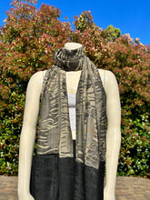 Load image into Gallery viewer, Reversible Cream and Black Pashmina Shawl
