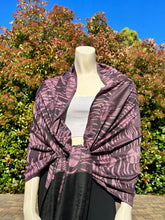 Load image into Gallery viewer, Reversible Pink and Black Pashmina Shawl
