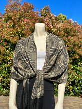 Load image into Gallery viewer, Reversible Cream and Black Pashmina Shawl
