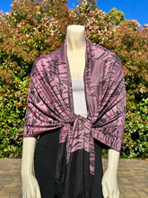 Load image into Gallery viewer, Reversible Pink and Black Pashmina Shawl
